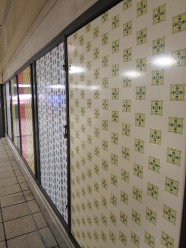 Jacqueline Poncelet, Rewrap, Piccadilly Circus station, 2013. * Note: Only a part of the artworks have been installed due to engineering work at the station; the whole set of artworks will be on view from April 2013. 
